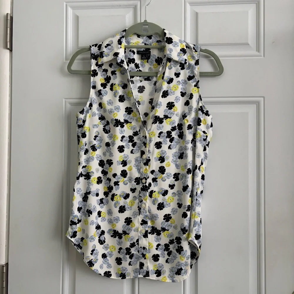 Ann Taylor Floral Button-Down Sleeveless Blouse, Size XS